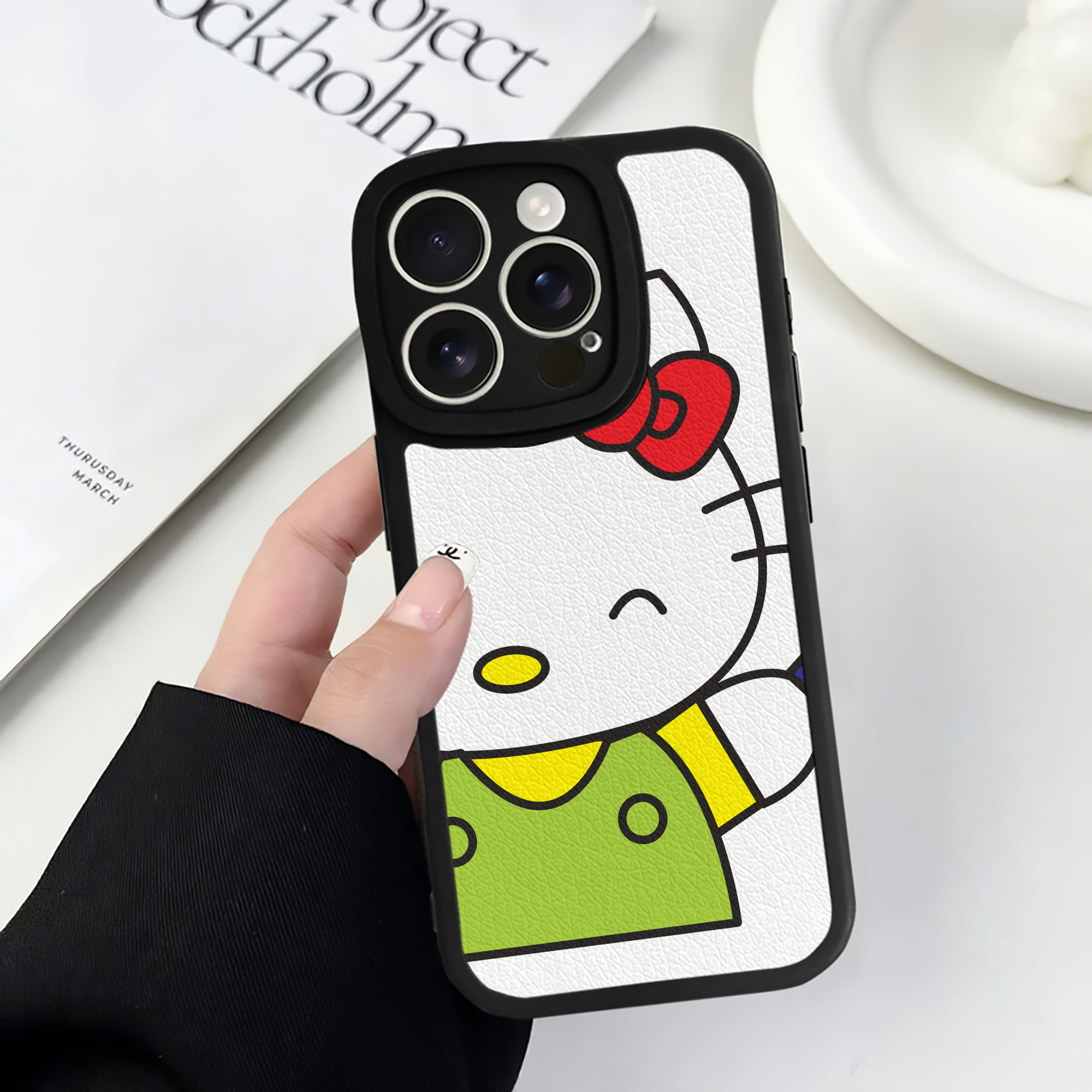（画像用） Hello Kitty ハローキティ 【iPhone 16シリーズ対応】シリコンスマホケース（レザー調） 材質：シリコン